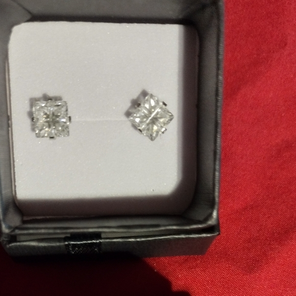 4 pairs of vintage earrings. 3 pair are lever back. - Picture 5 of 6